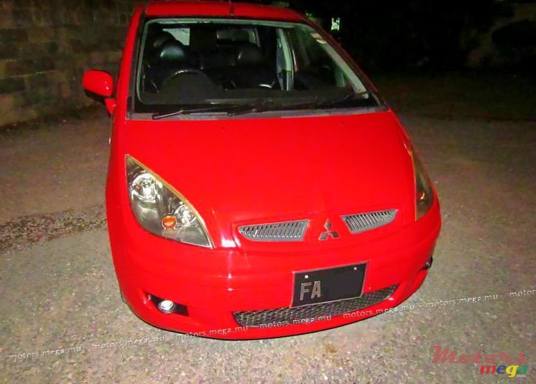 2004' Mitsubishi Colt photo #1