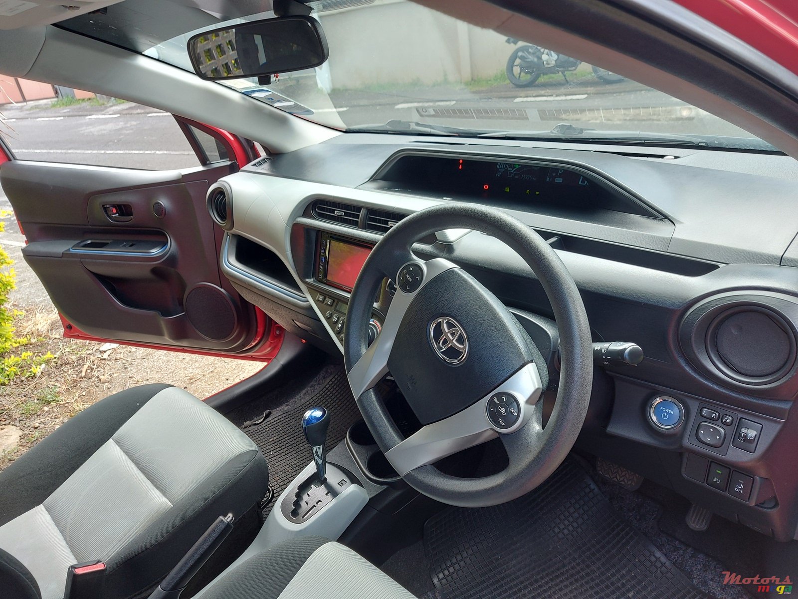 2014' Toyota Aqua Dorigin photo #3