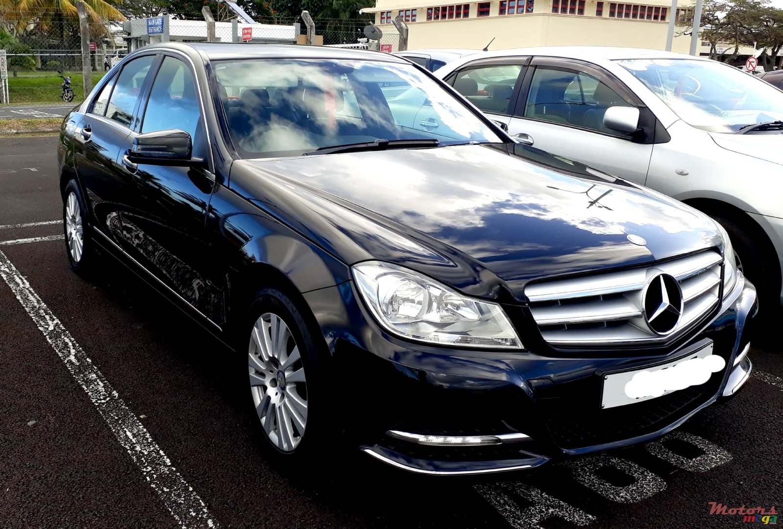 2013' Mercedes-Benz C-Class Elegance photo #1