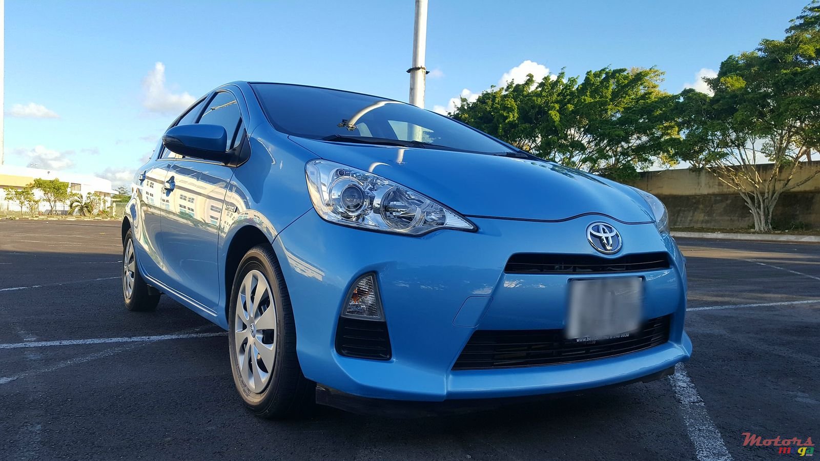 2012' Toyota Prius Plug-in photo #3