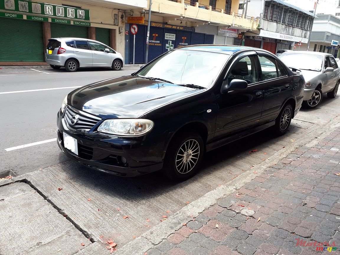 2011' Nissan Sunny photo #5