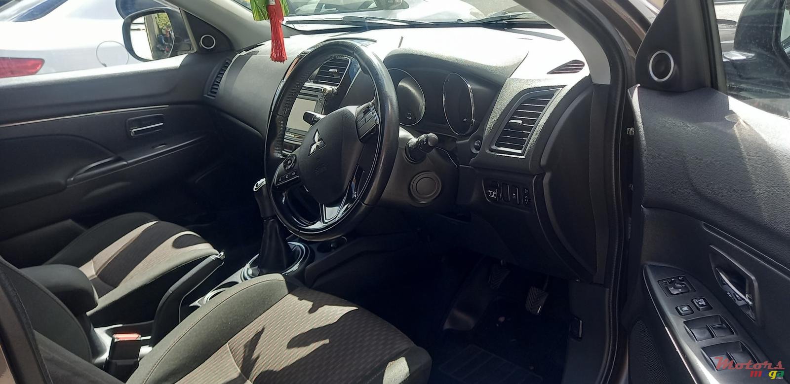 2017' Mitsubishi ASX photo #5