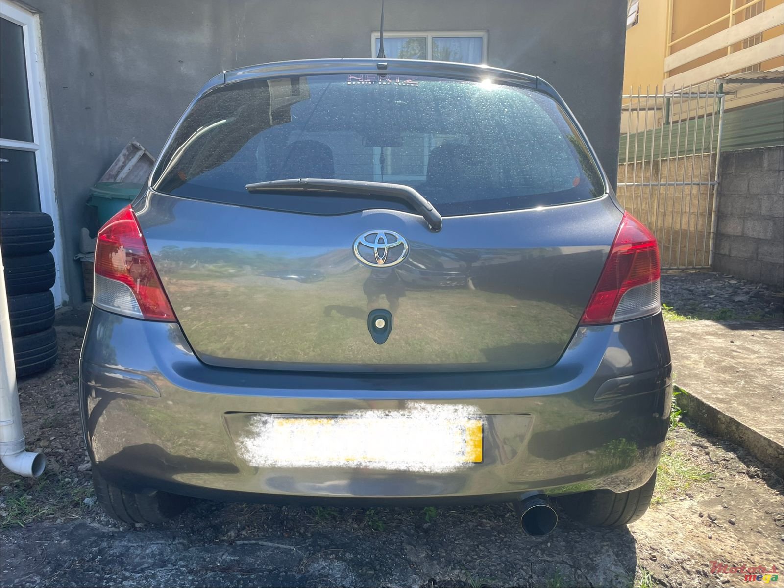 2010' Toyota Yaris photo #3