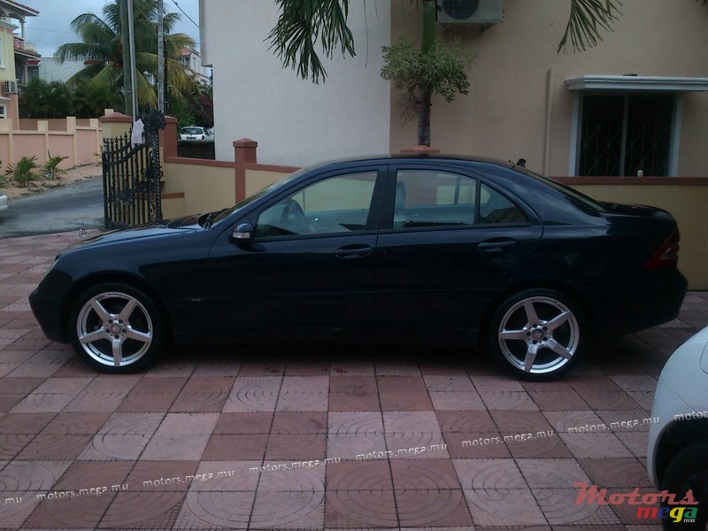 2004' Mercedes-Benz C180 Kompressor photo #1