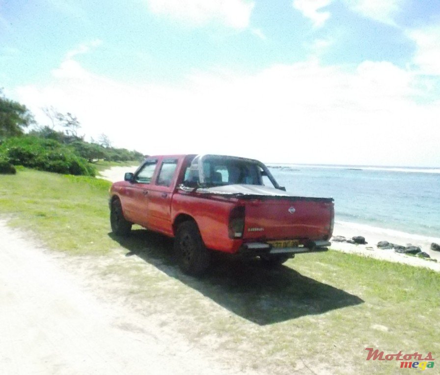 1999' Nissan Hardbody 4x2 photo #2