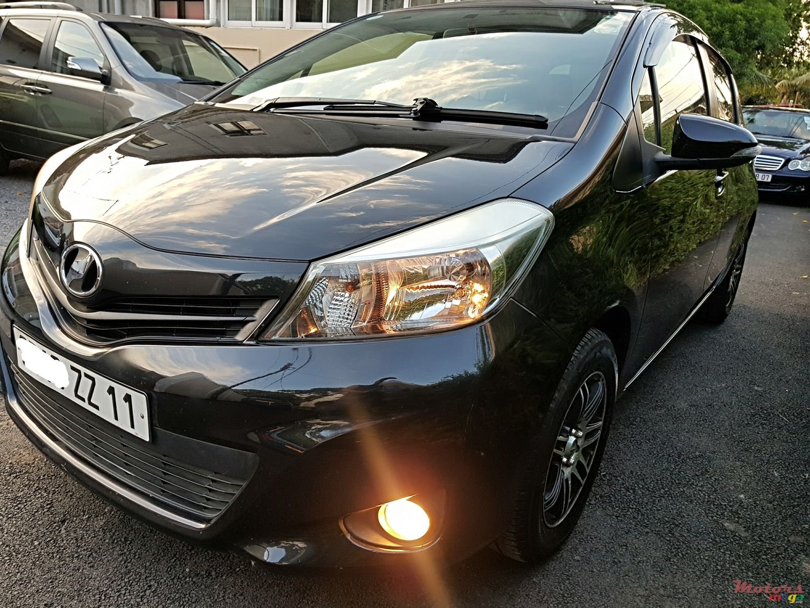 2011' Toyota Vitz 1300 photo #2