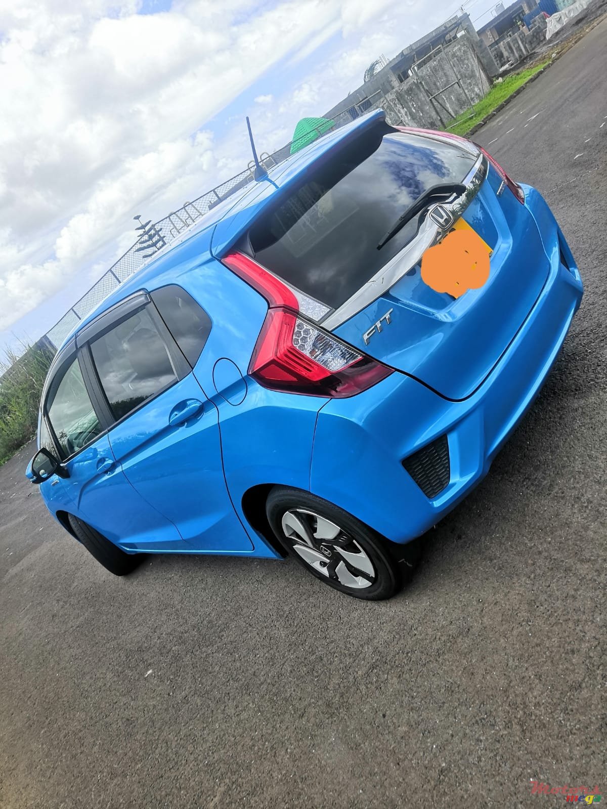 2013' Honda Fit Hybrid photo #3