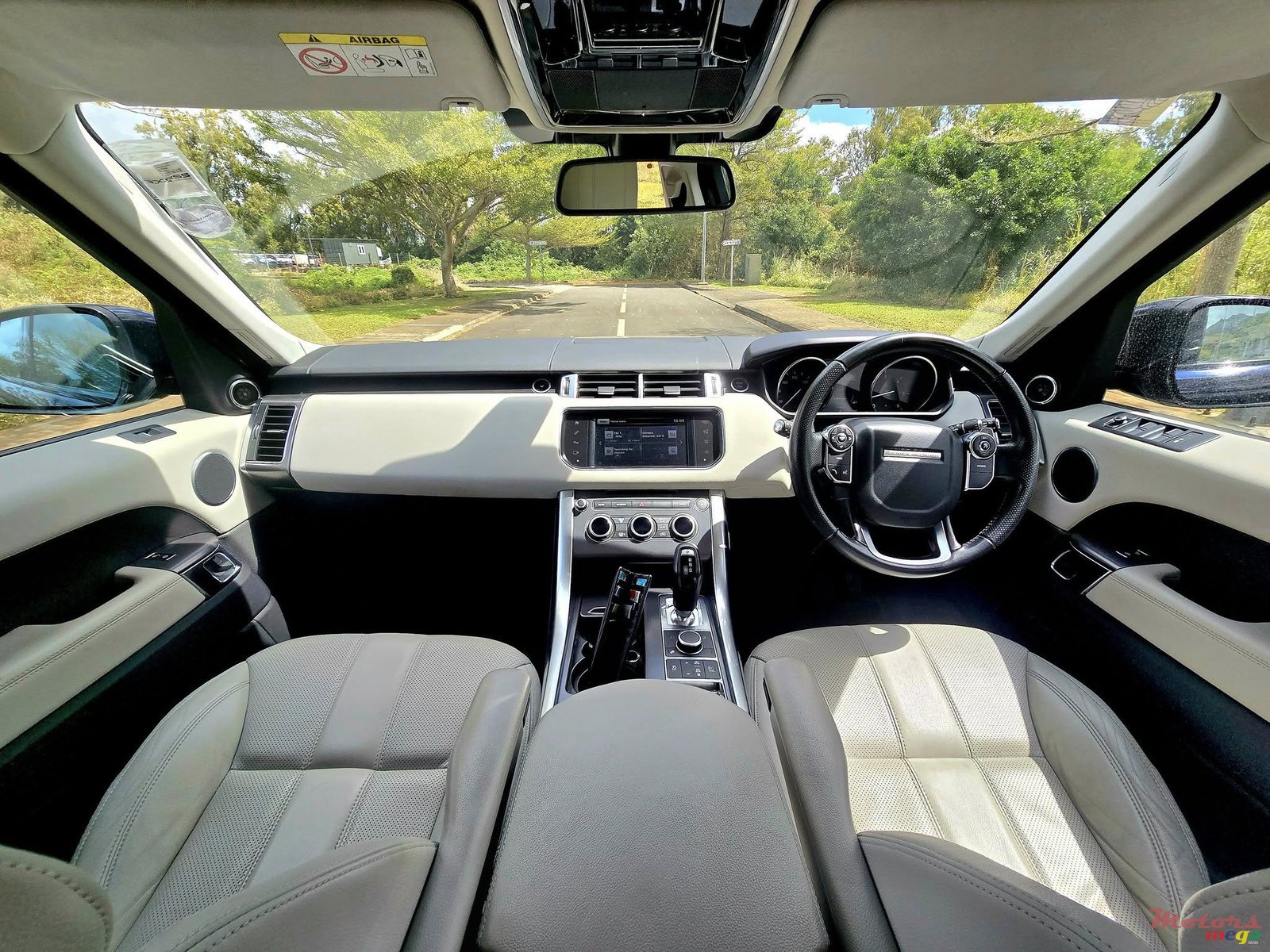 2017' Land Rover Range Rover Sport photo #6