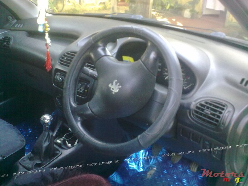 2001' Peugeot photo #5