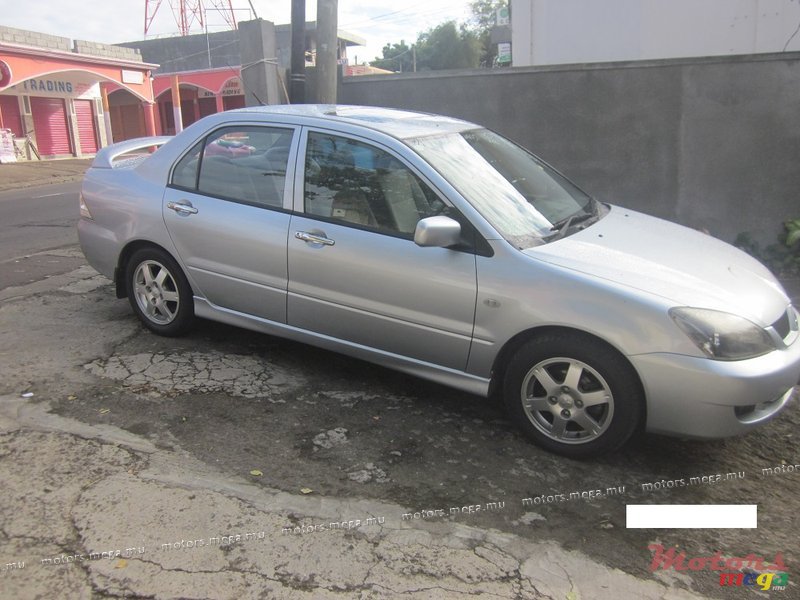 2008' Mitsubishi Lancer photo #2