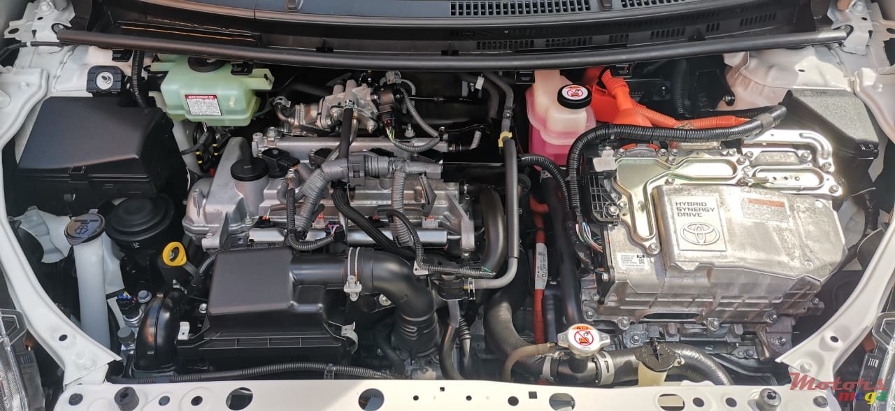 2018' Toyota Aqua photo #2