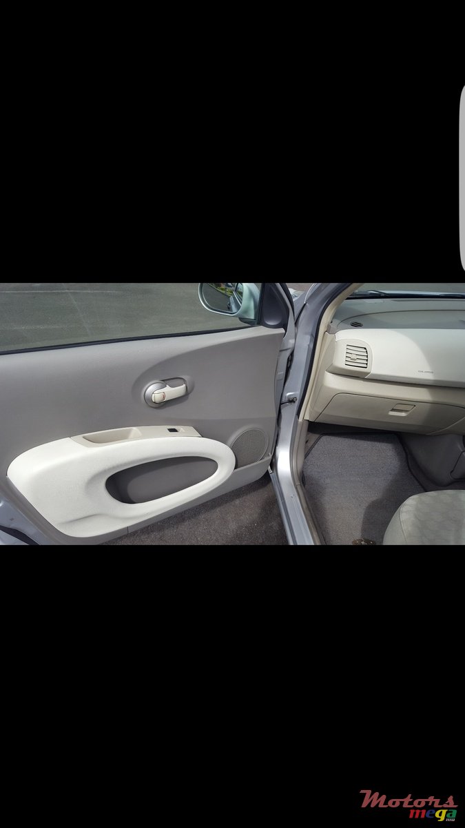 2005' Nissan photo #3