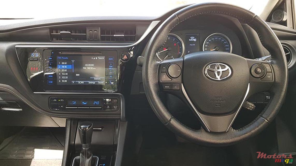 2017' Toyota Corolla photo #3