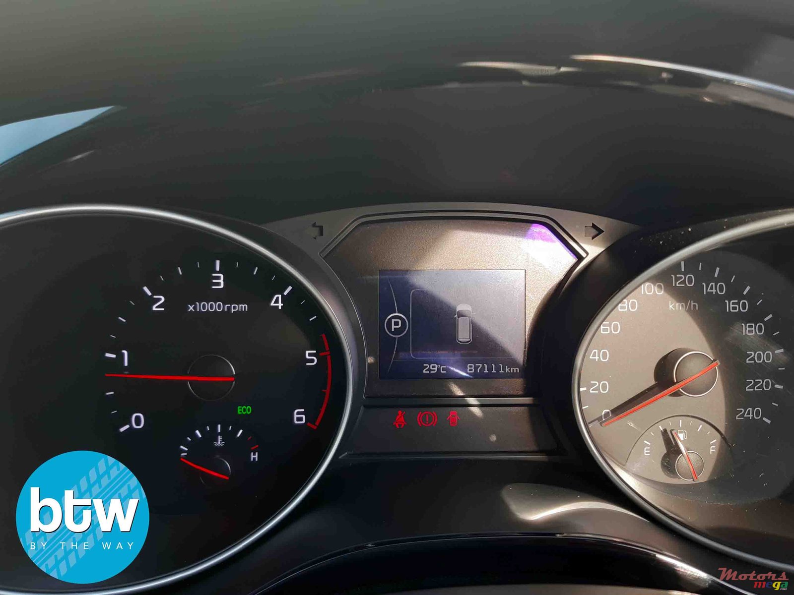 2015' Kia Carnival photo #7