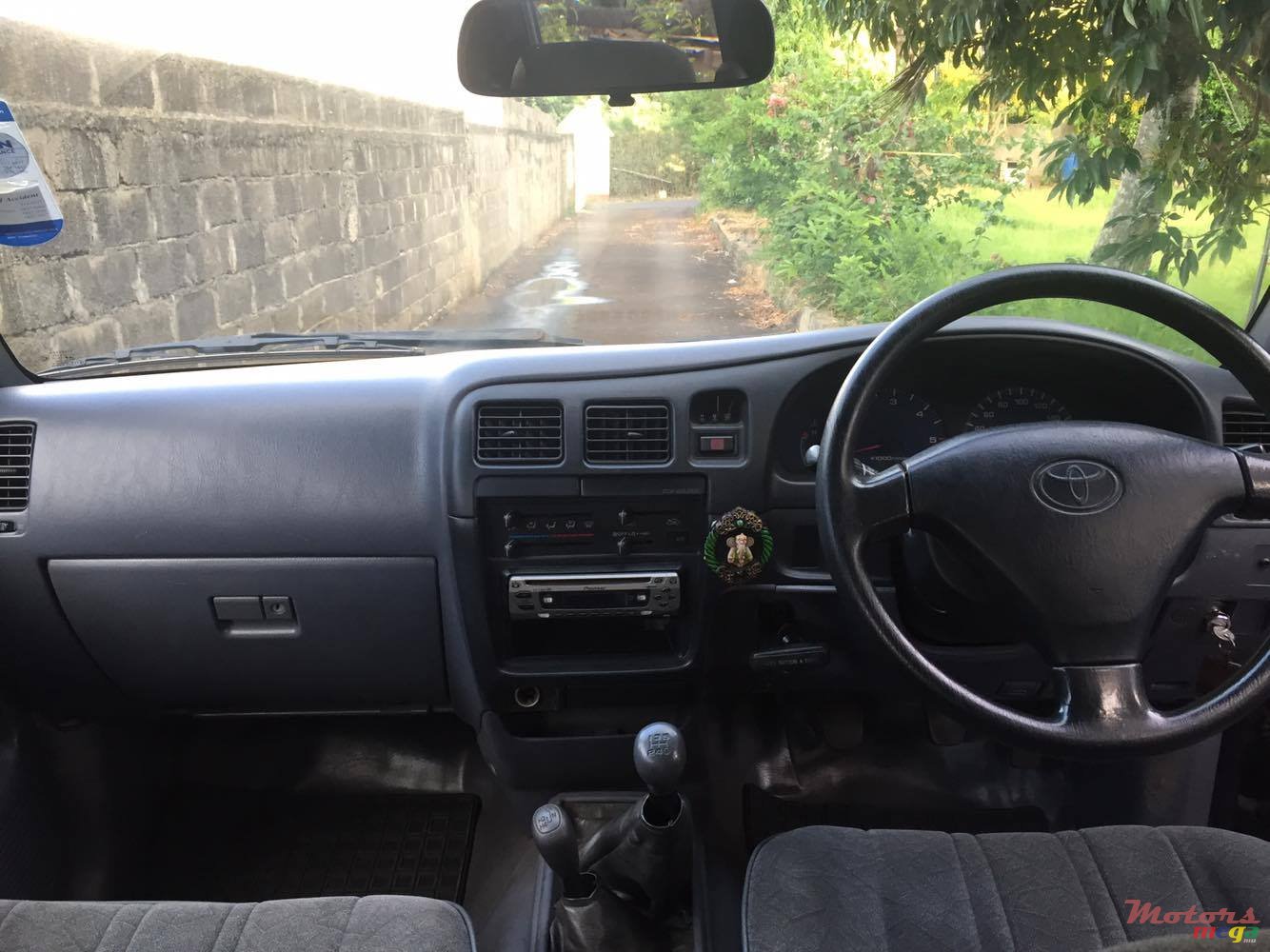 1998' Toyota Hilux photo #6