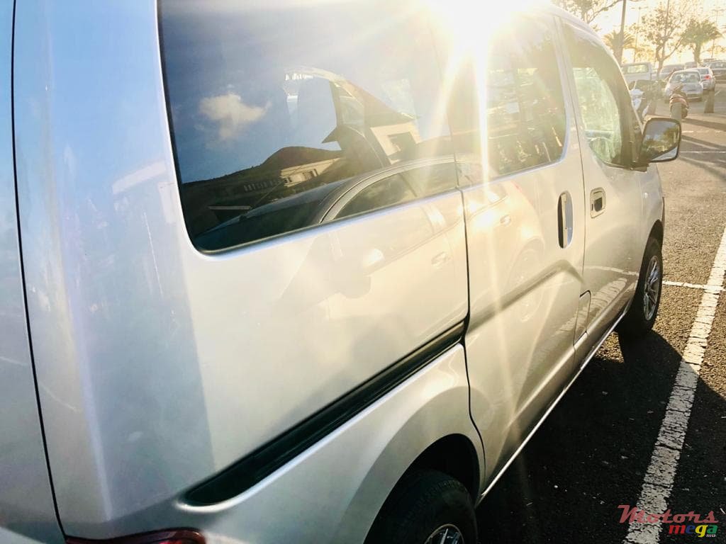 2015' Nissan NV photo #7