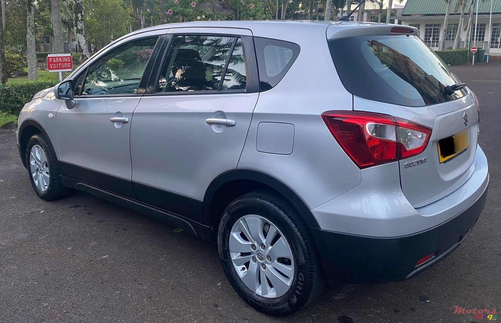 2016' Suzuki SX4 S-Cross SUV photo #5