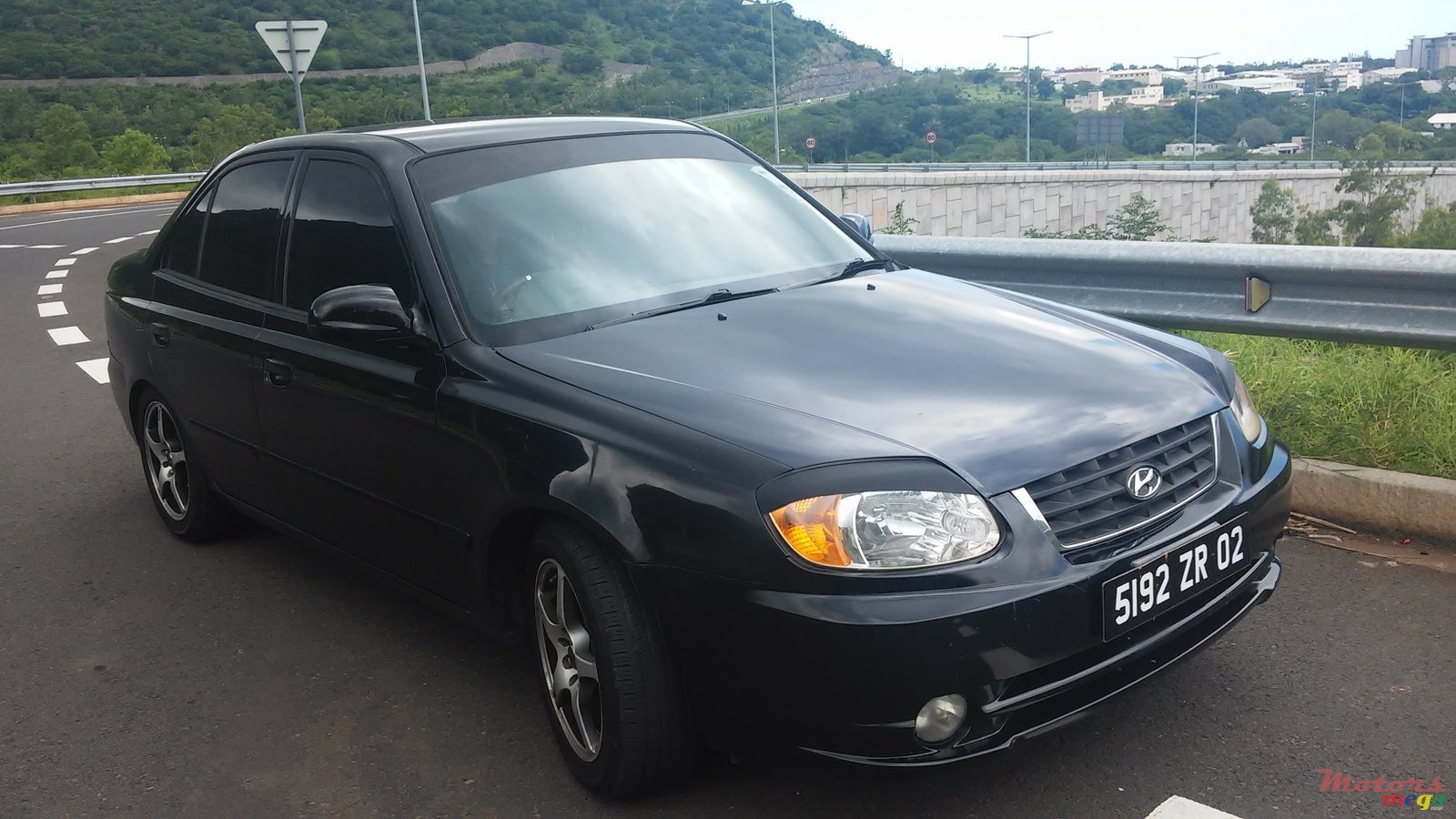 2002' Hyundai Accent photo #1