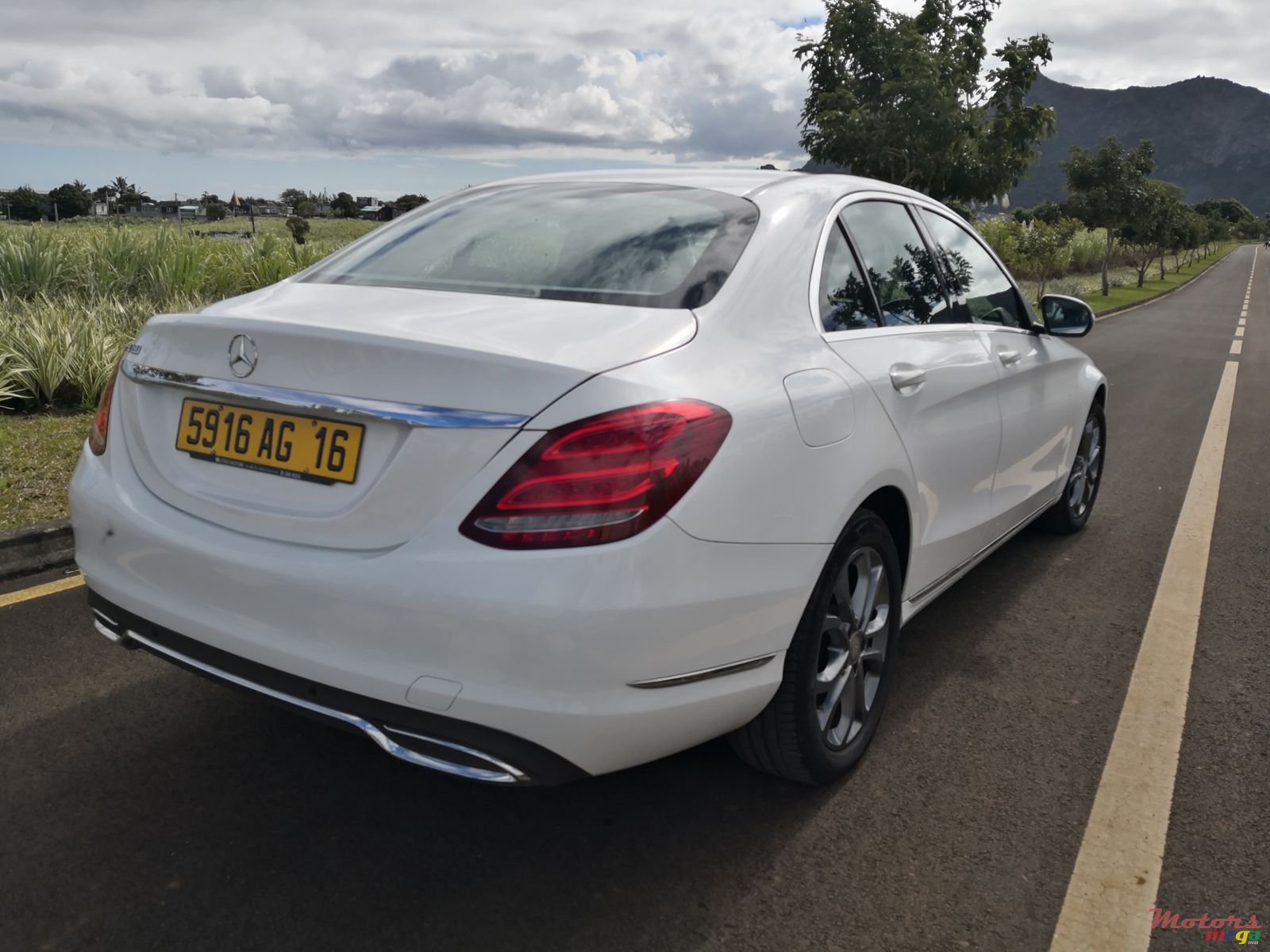 2016' Mercedes-Benz C-Class C 180 elegance photo #5