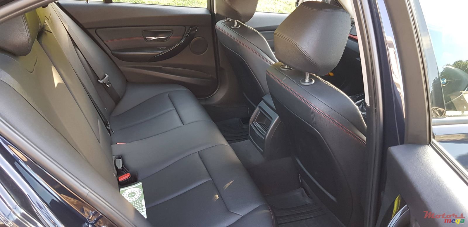 2012' BMW 3 Series photo #3