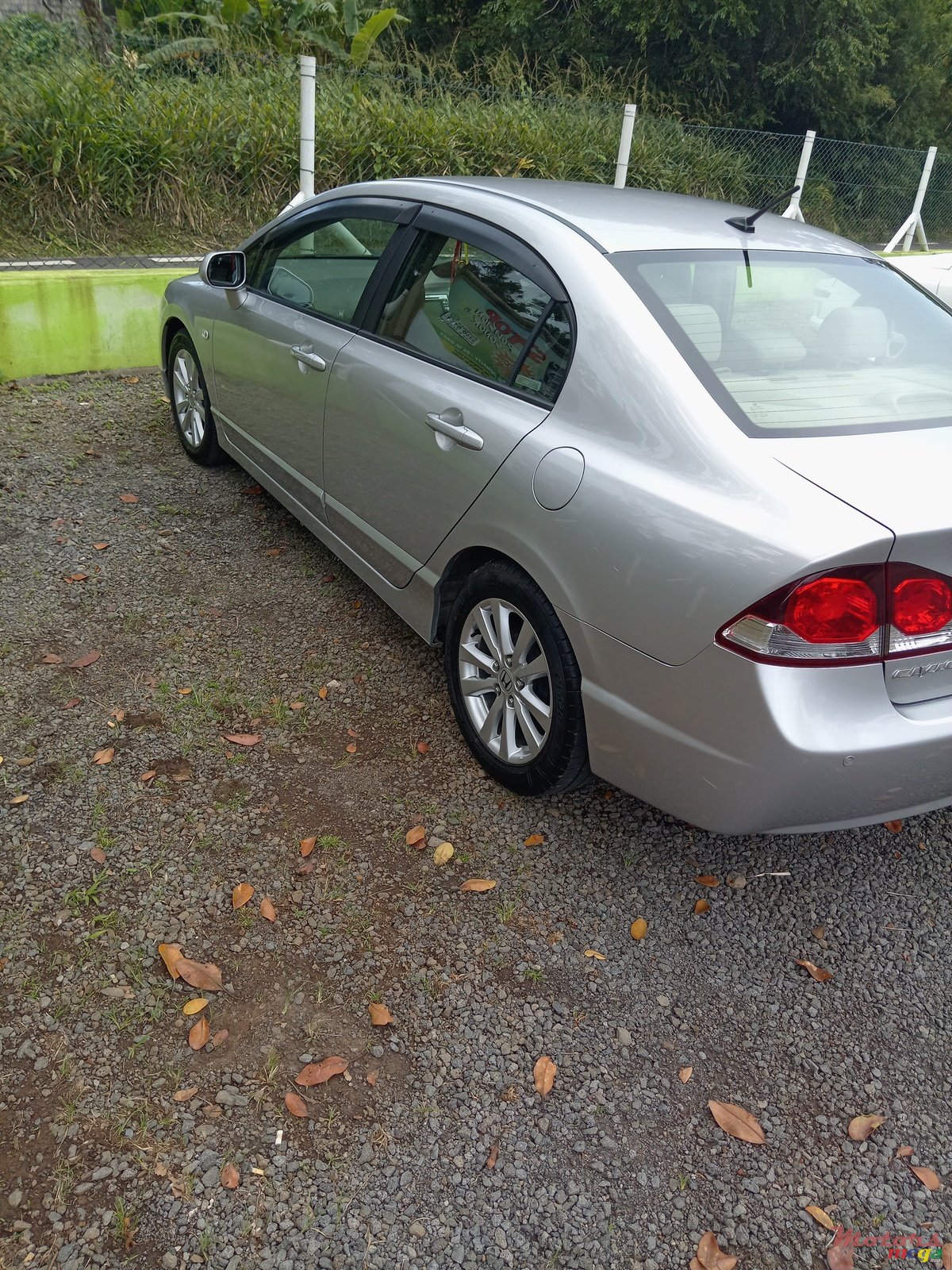 2011' Honda Civic Hybrid photo #3