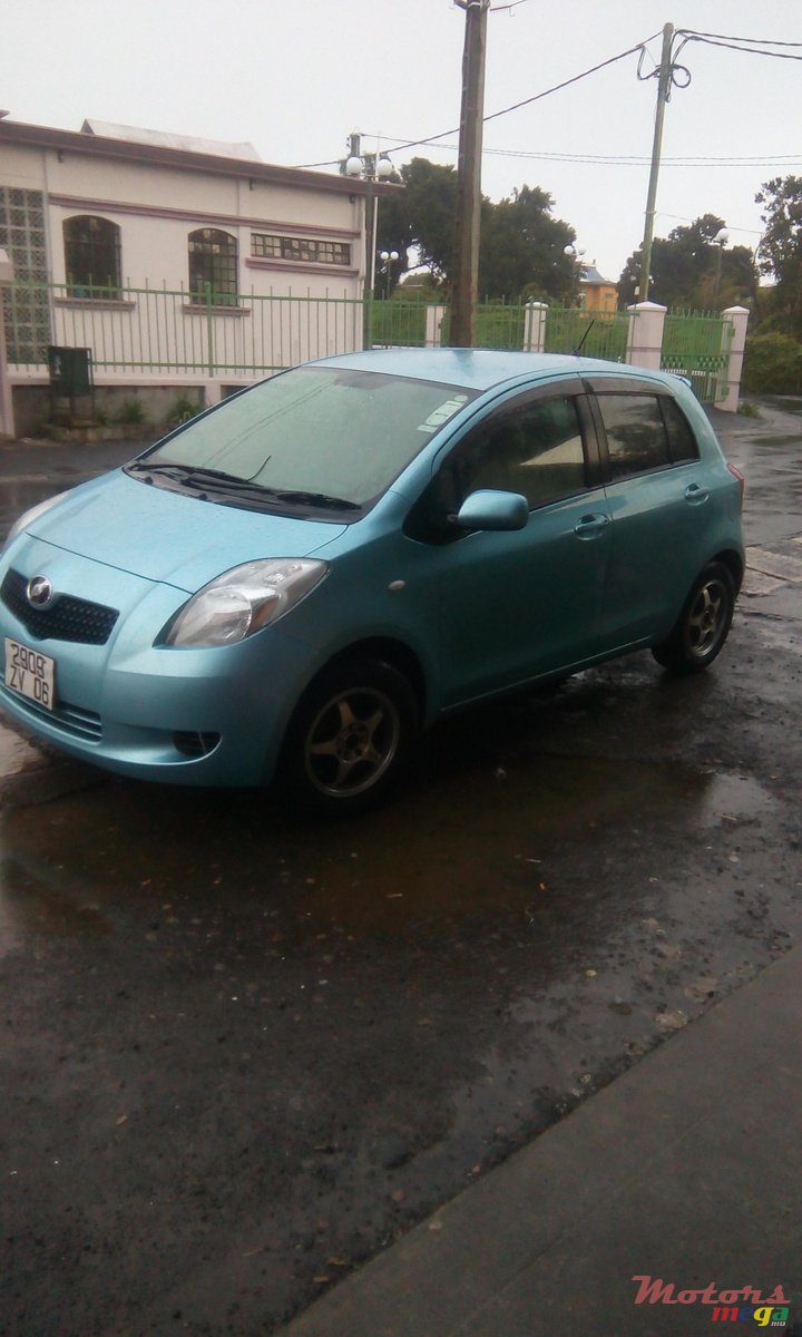 2006' Toyota Vitz photo #1
