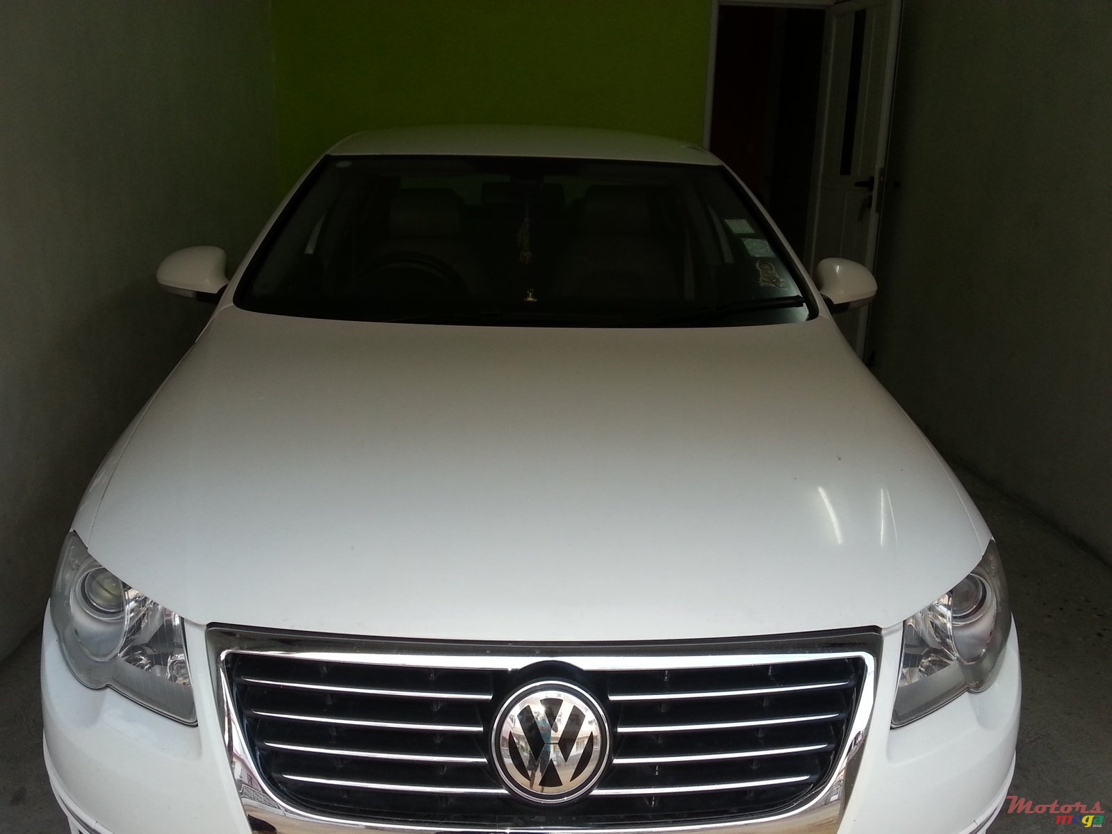 2006' Volkswagen Passat photo #1