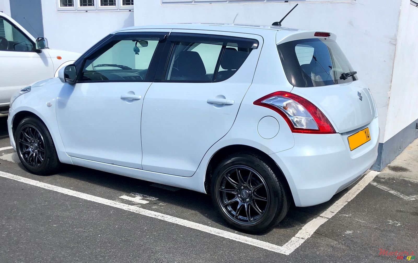 2014' Suzuki Swift photo #2