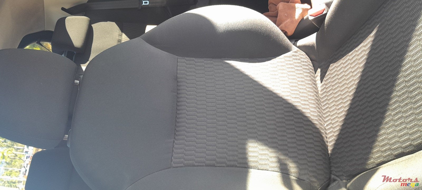 2017' Peugeot 208 5 portes photo #6