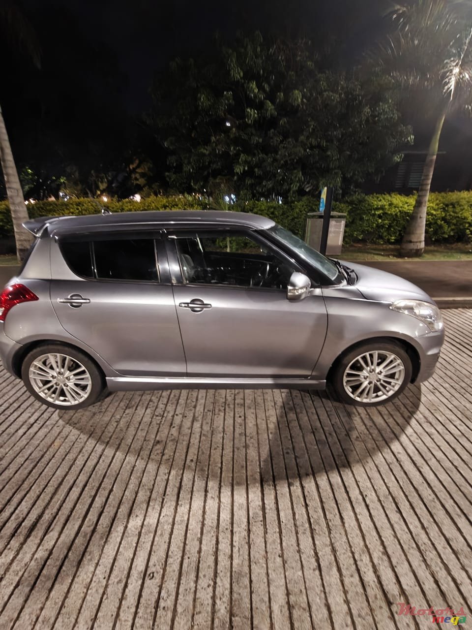 2012' Suzuki Swift Sport photo #3