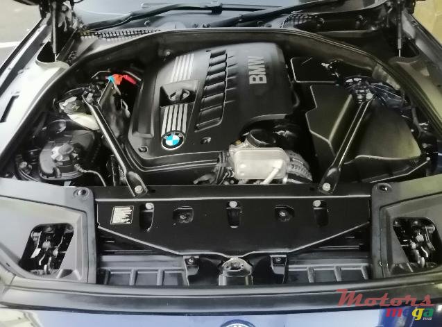 2011' BMW 5 Series GT photo #5