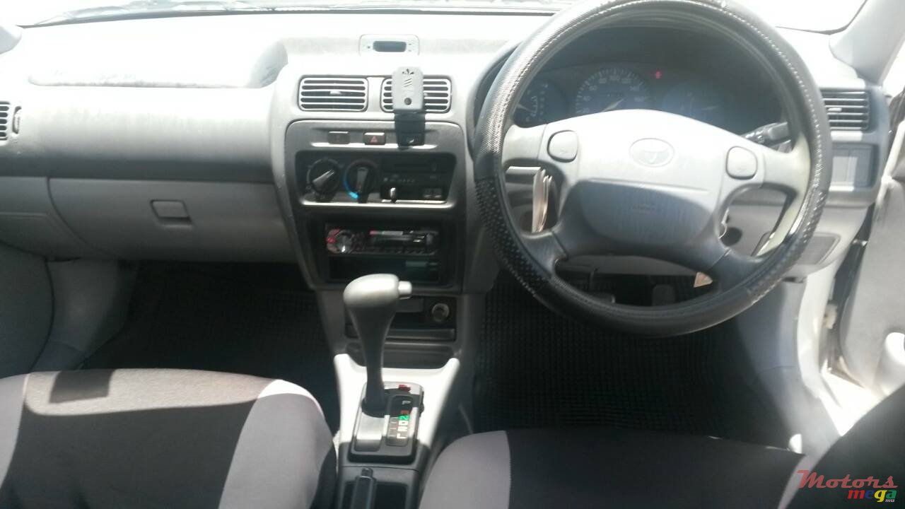 1998' Toyota Starlet photo #2