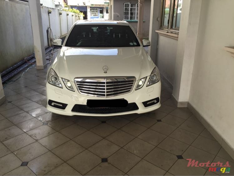 2011' Mercedes-Benz E-Class E350 CDI photo #1