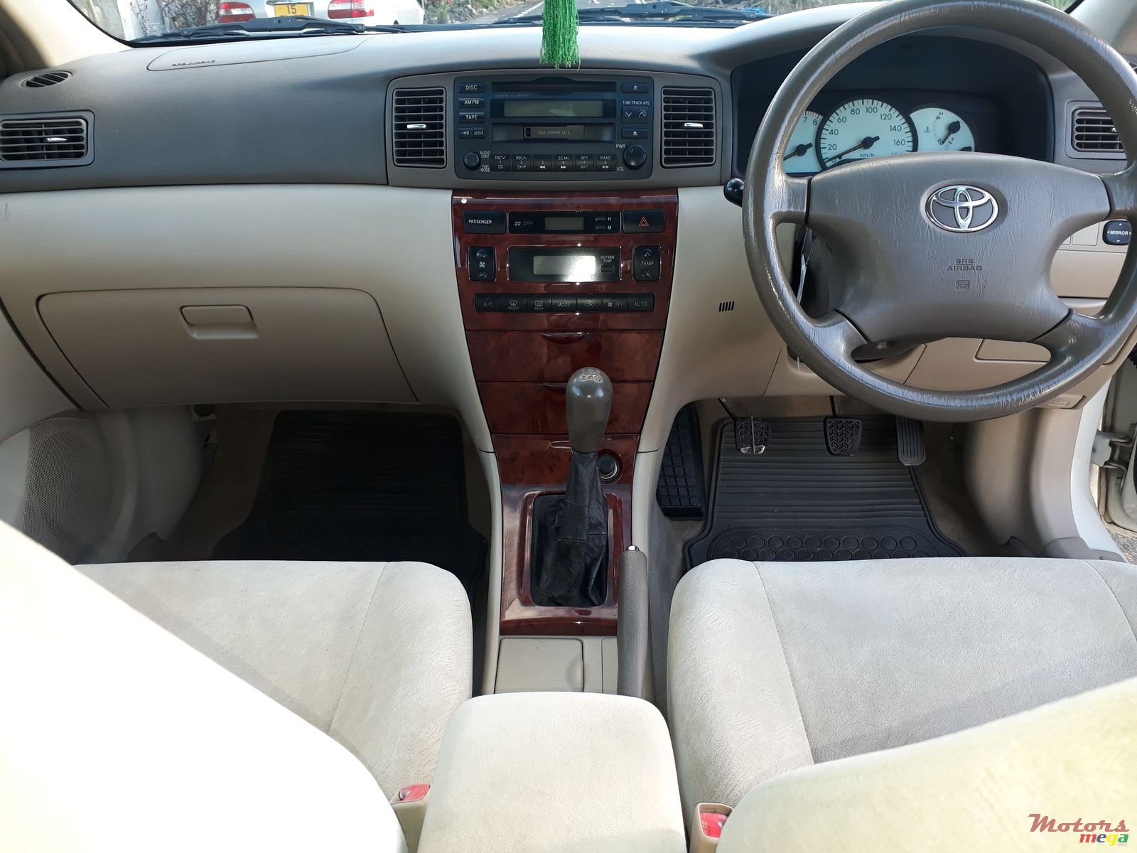 2002' Toyota Corolla Nze G edition photo #3