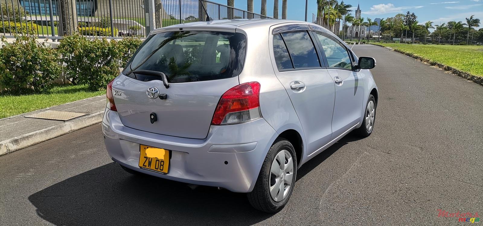 2008' Toyota Vitz 1.3 photo #7