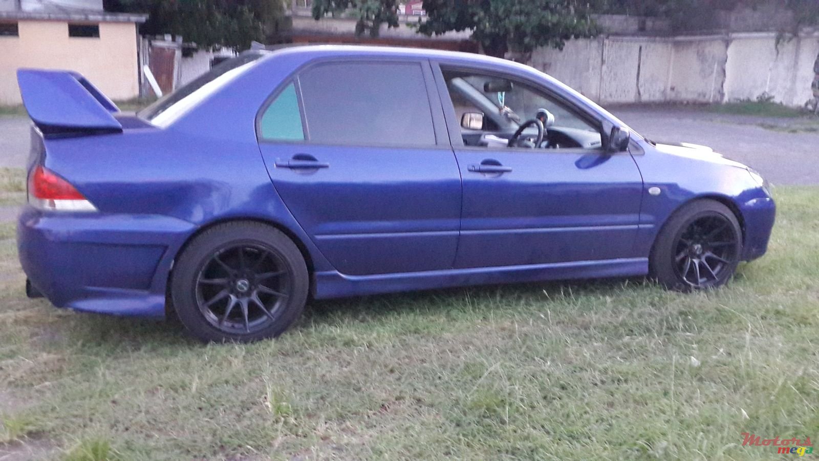 2005' Mitsubishi Lancer photo #2