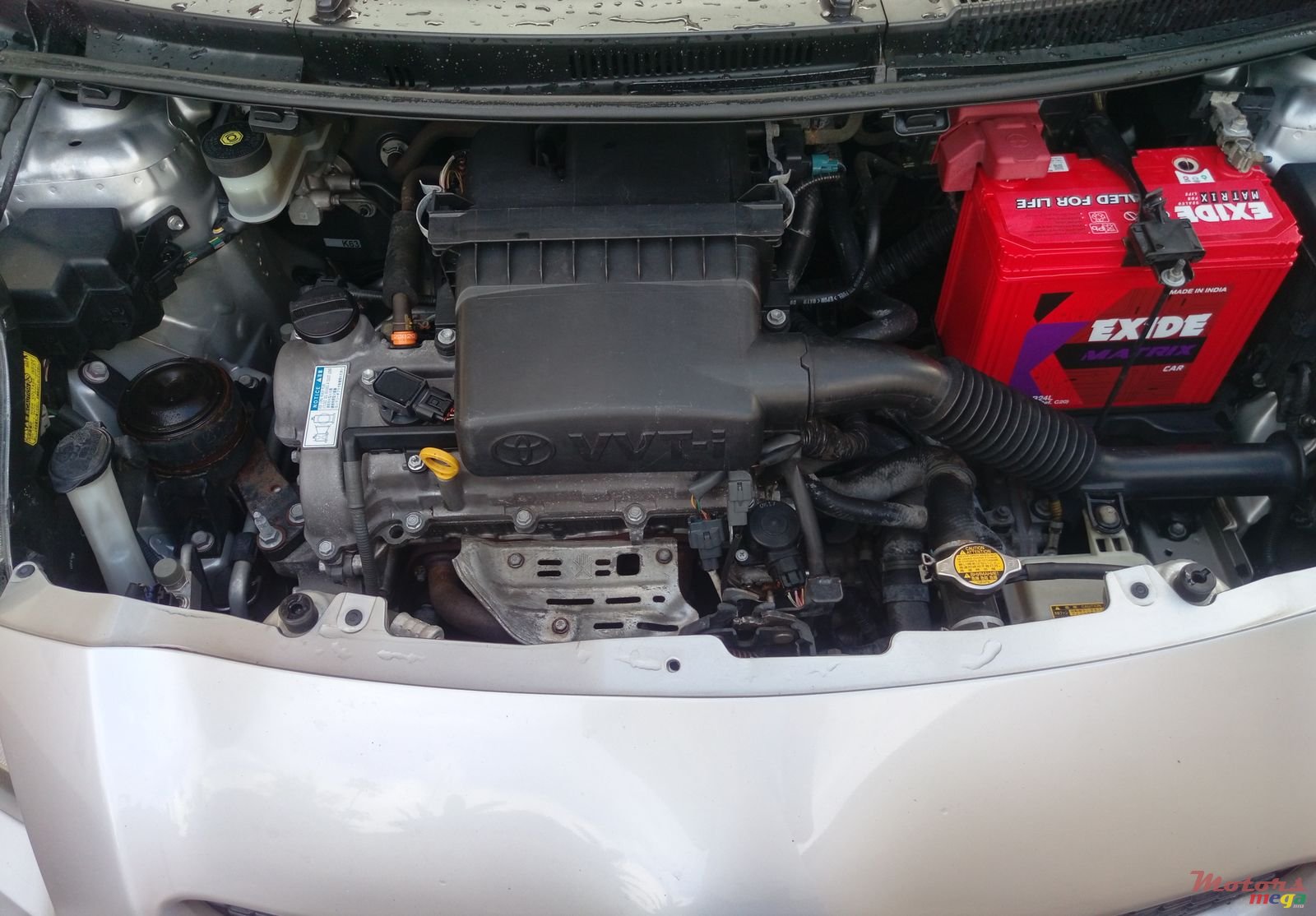 2011' Toyota Vitz photo #4