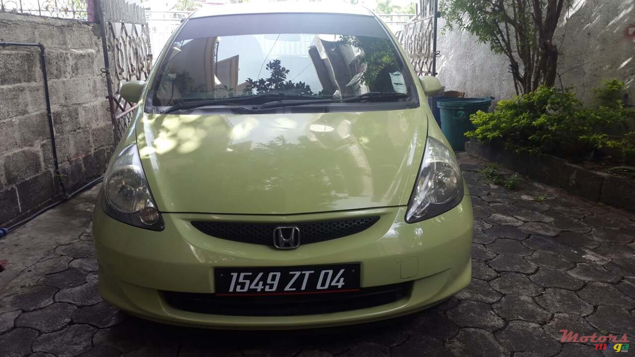 2004' Honda Fit photo #1