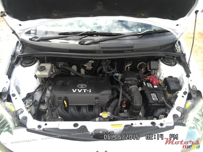 2004' Toyota IST photo #4