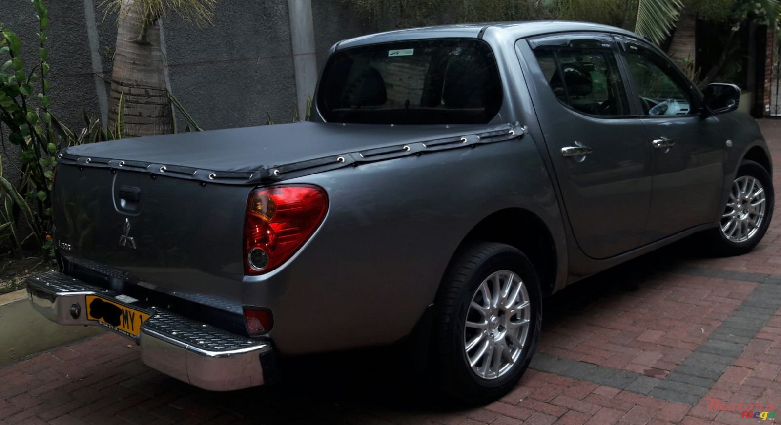 2014' Mitsubishi photo #2