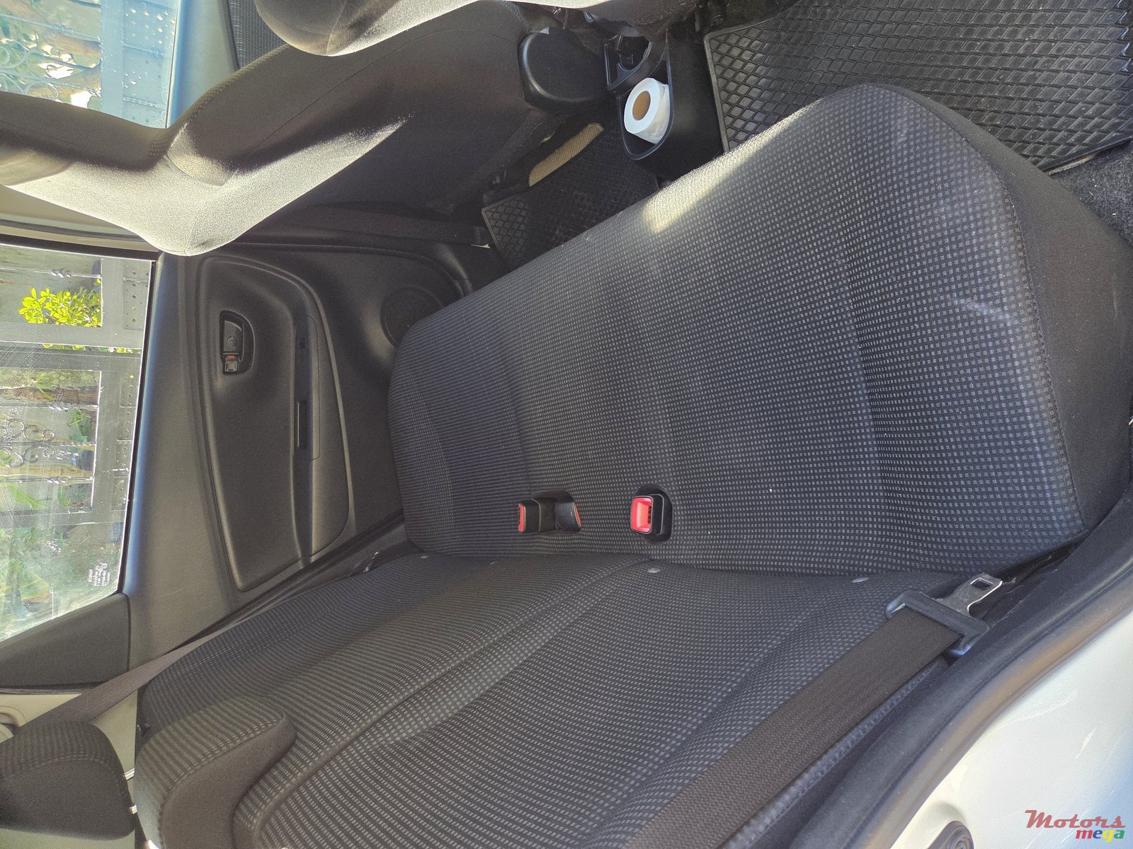 2014' Toyota Vitz photo #7