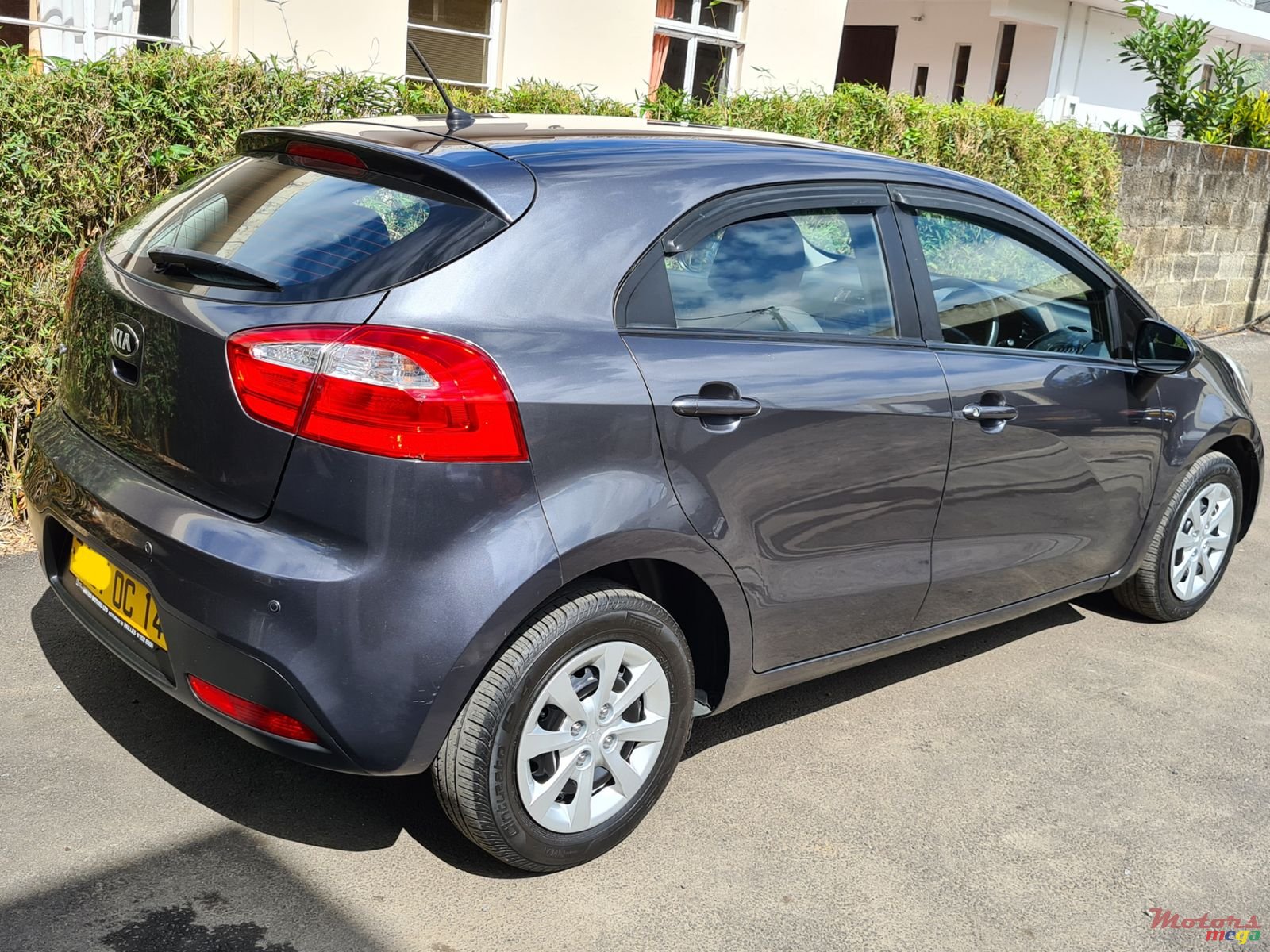 2014' Kia Rio AUTOMATIC hatchback photo #2