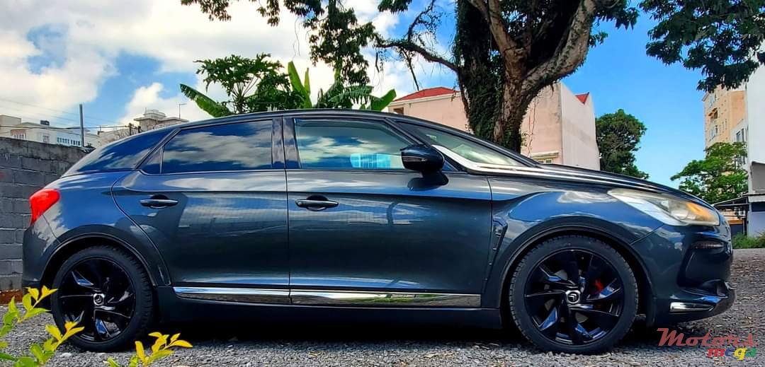 2015' Citroen DS5 photo #2