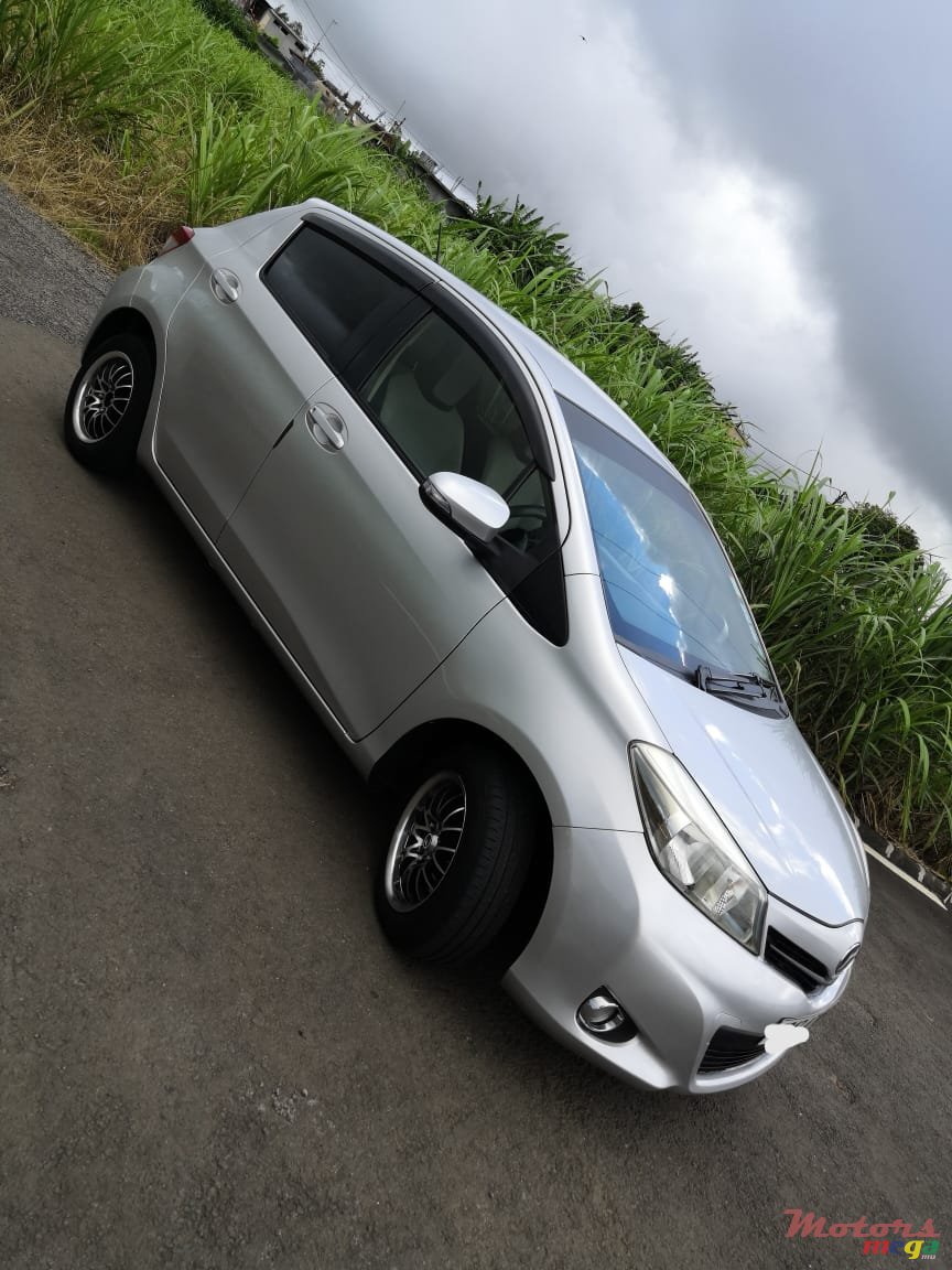 2012' Toyota Vitz 1320cc photo #1