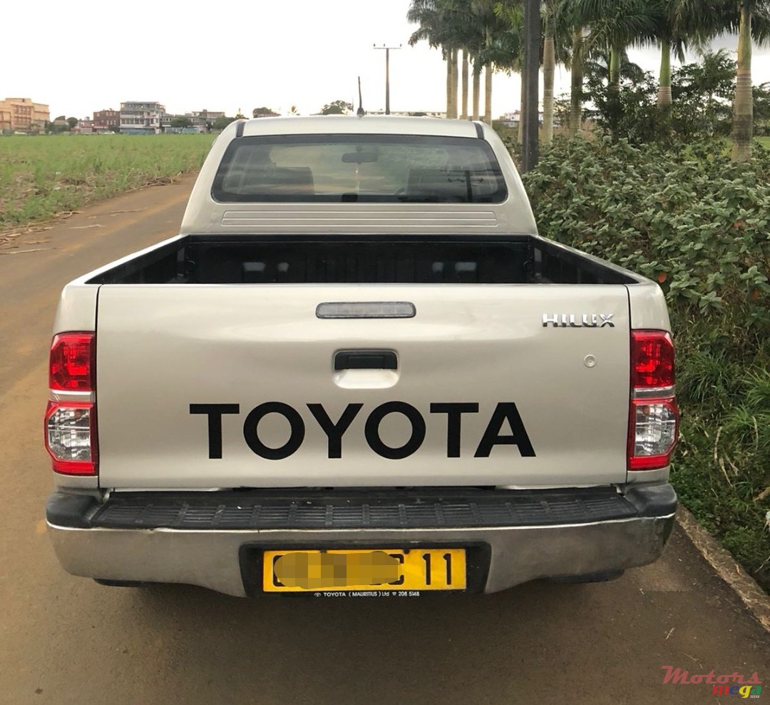 2011' Toyota Hilux 2.5 turbo photo #1