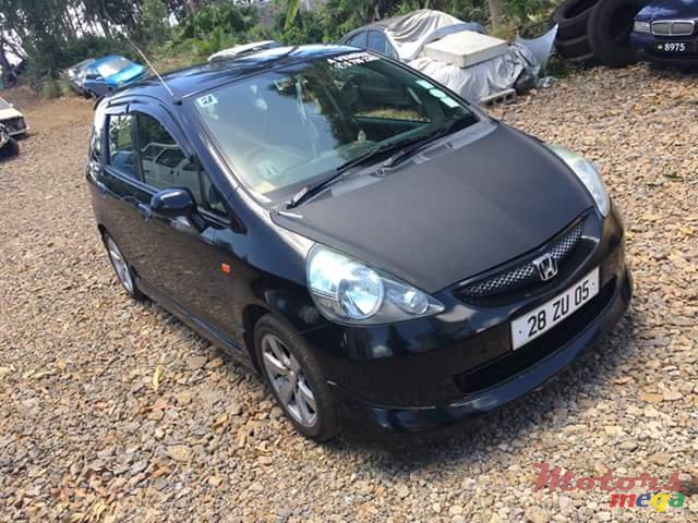 2005' Honda Fit photo #1