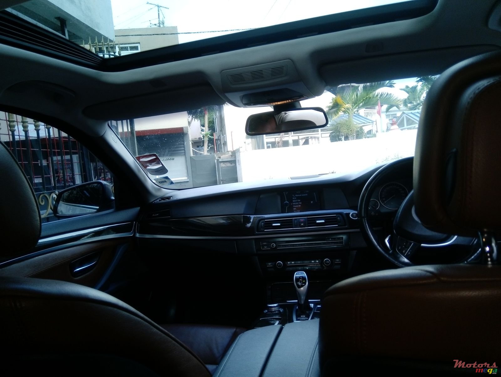 2010' BMW 528 photo #3