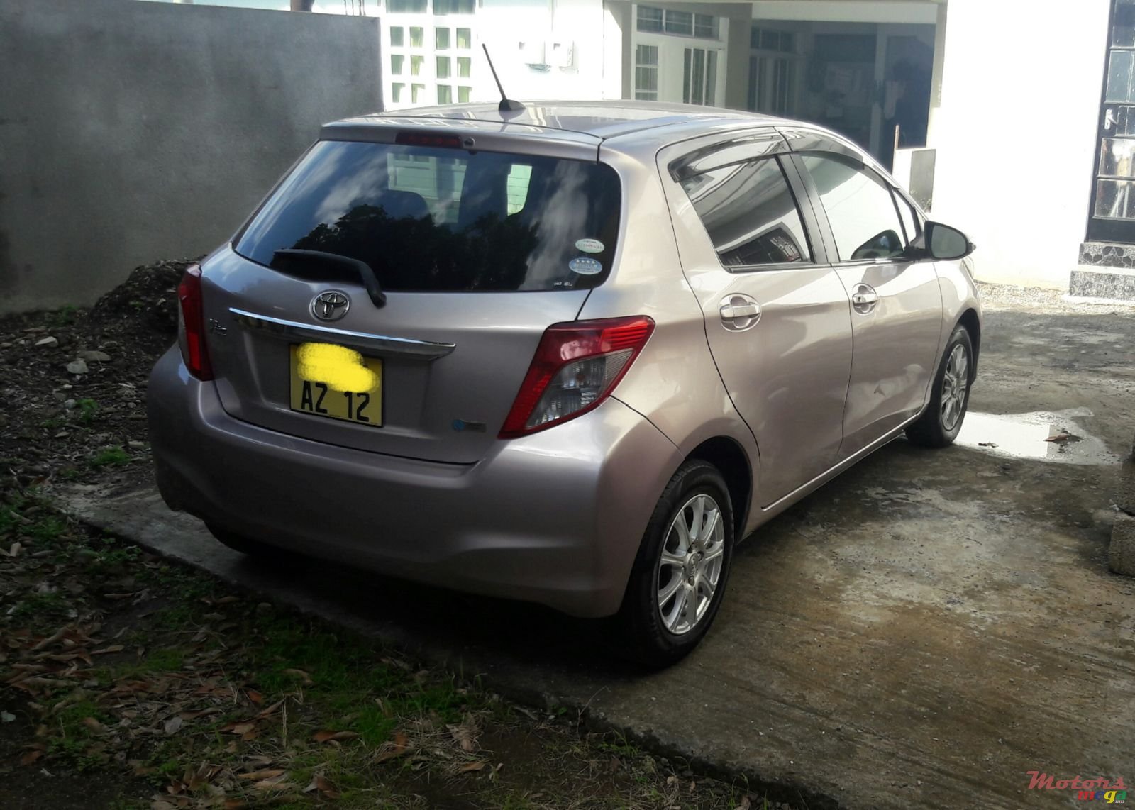 2012' Toyota Vitz photo #4