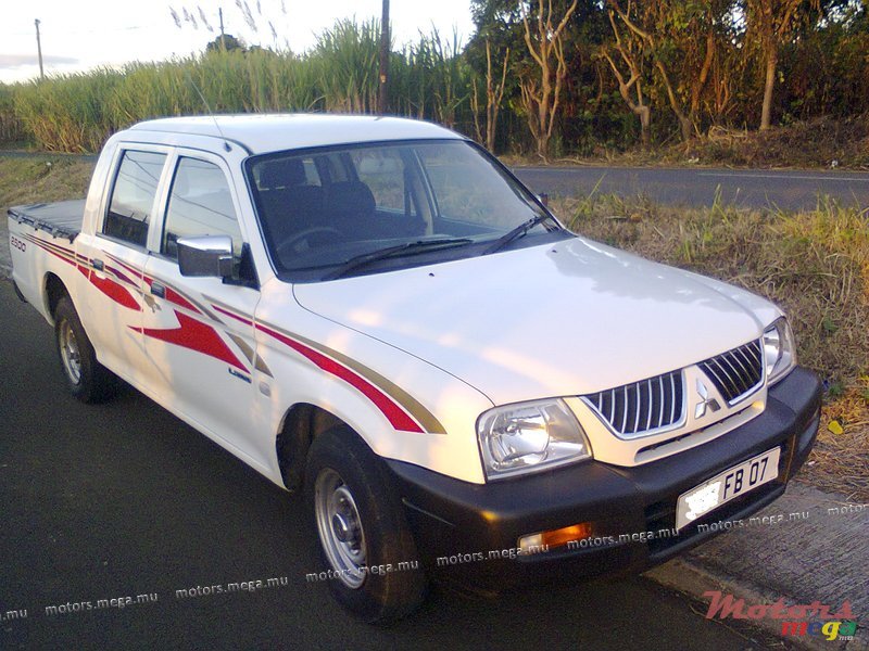 2007' Mitsubishi L200 photo #1