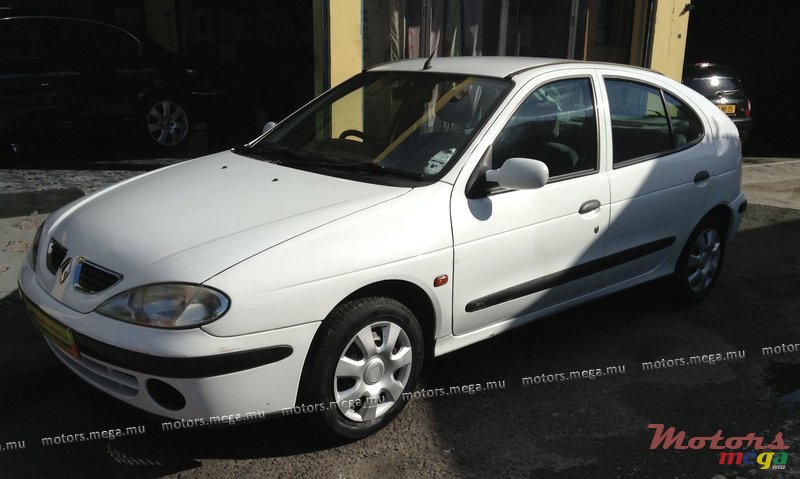 2001' Renault Megane photo #3